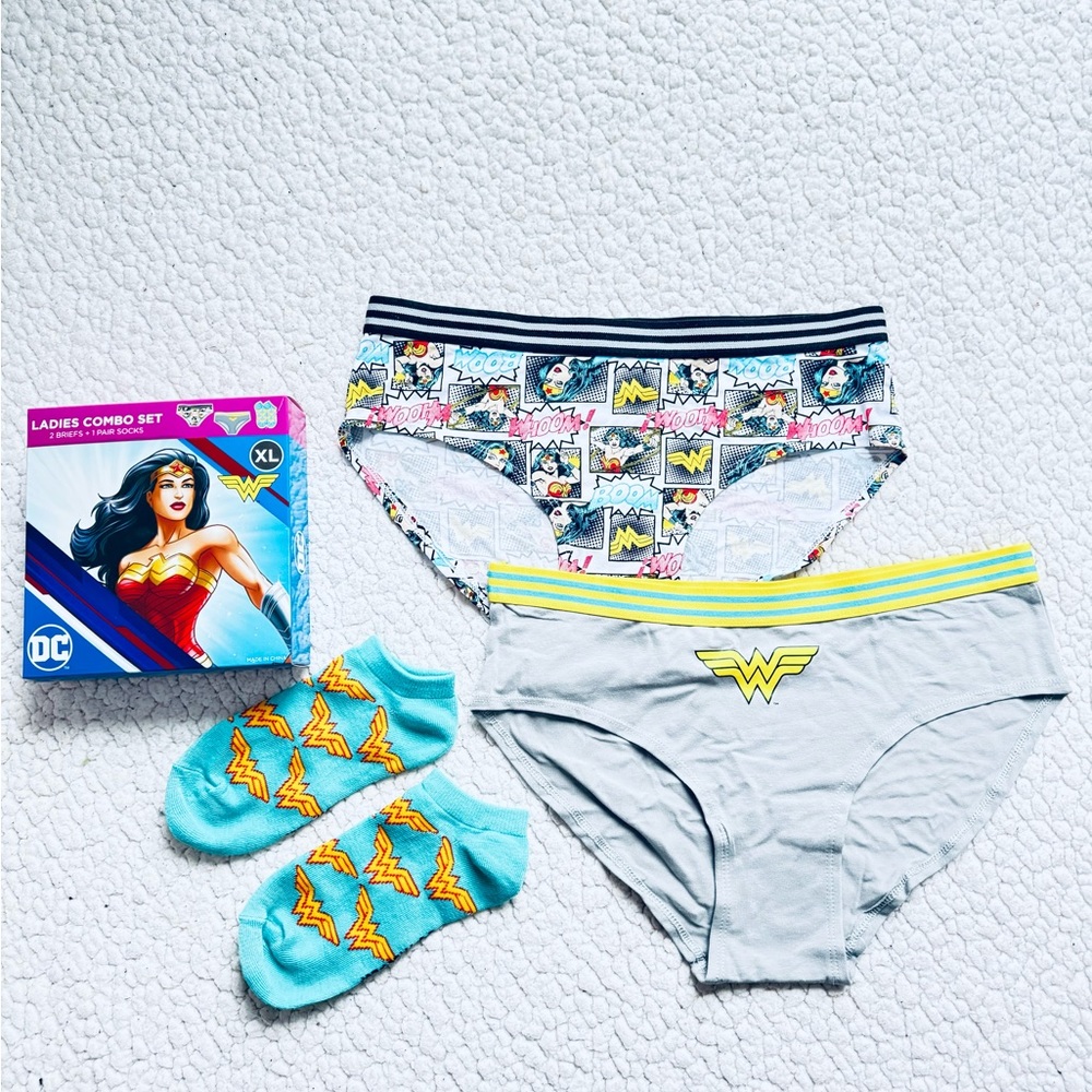 Women's " Wonder Woman" Underwear & Socks 3 Piece Gift Set, Size S-XL available